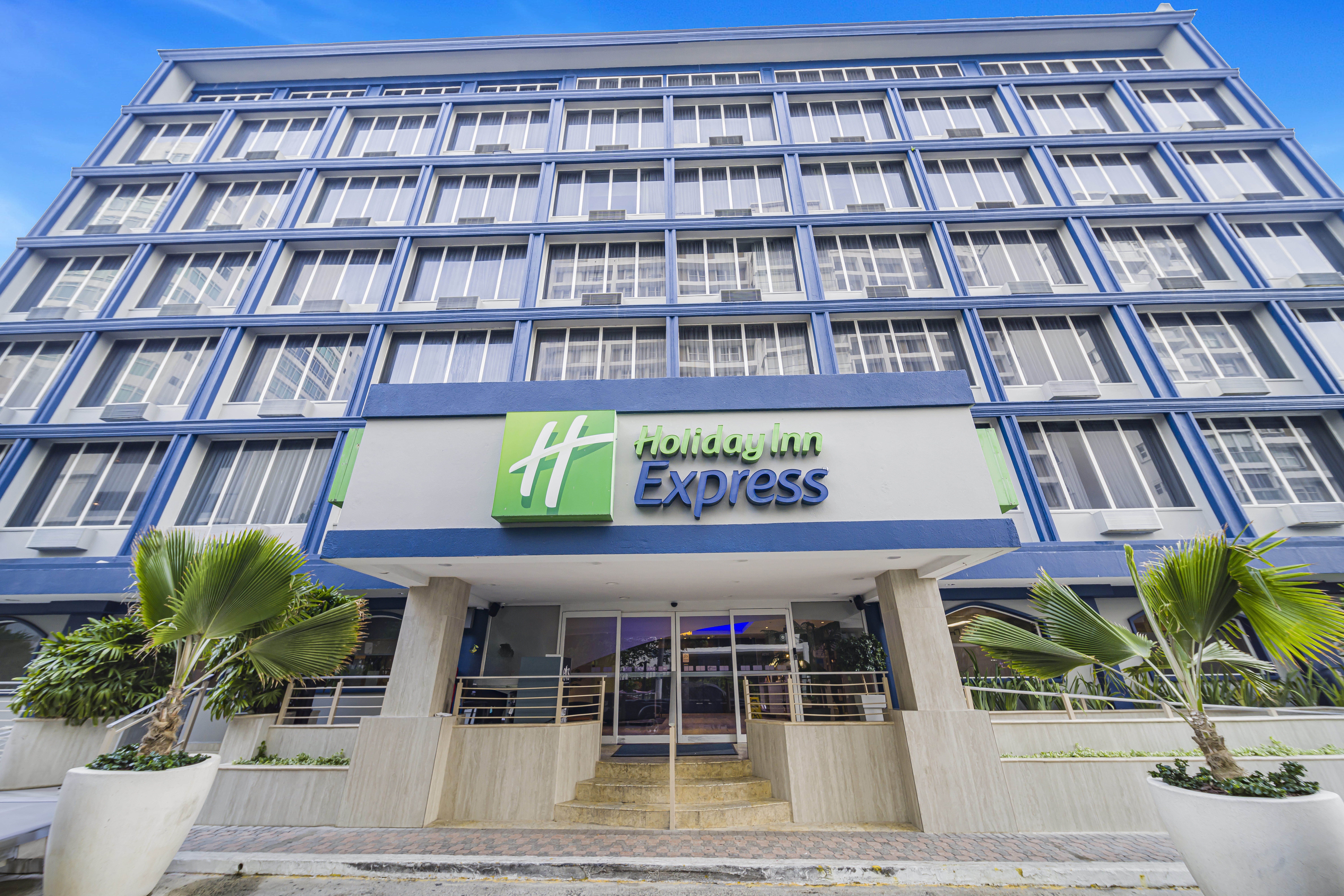 Holiday inn express pr sky